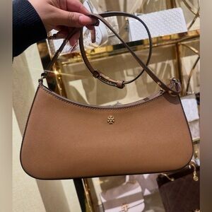 Tory Burch emerson moose Shoulder
Bag with gold hardware 🤎